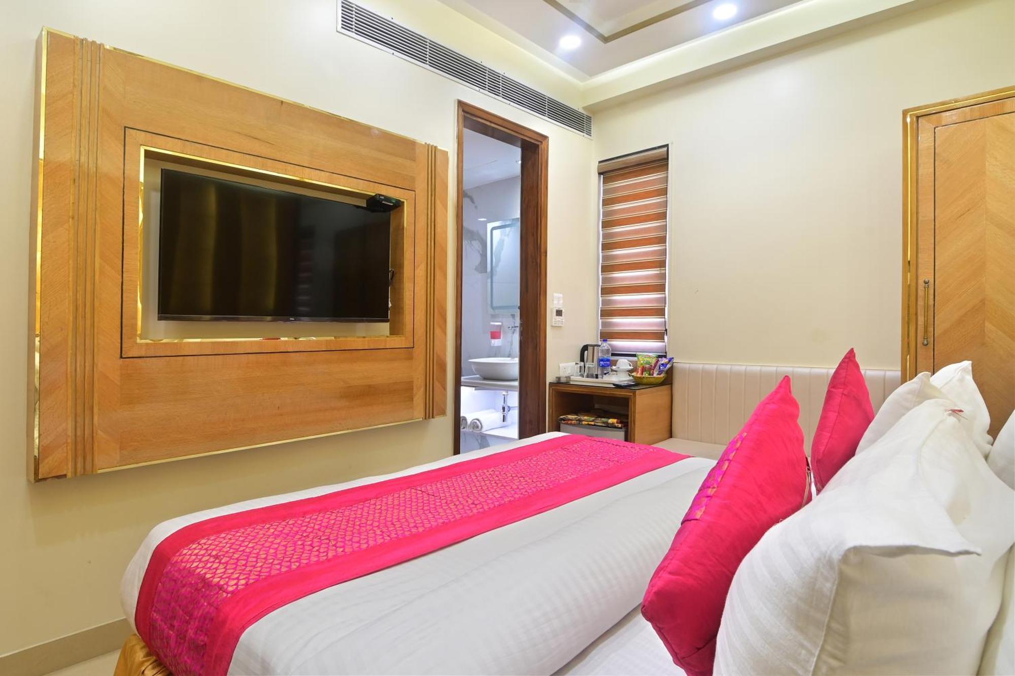 Hotel Gold Palace - 03 Mins Walk From New Delhi Railway Station Экстерьер фото