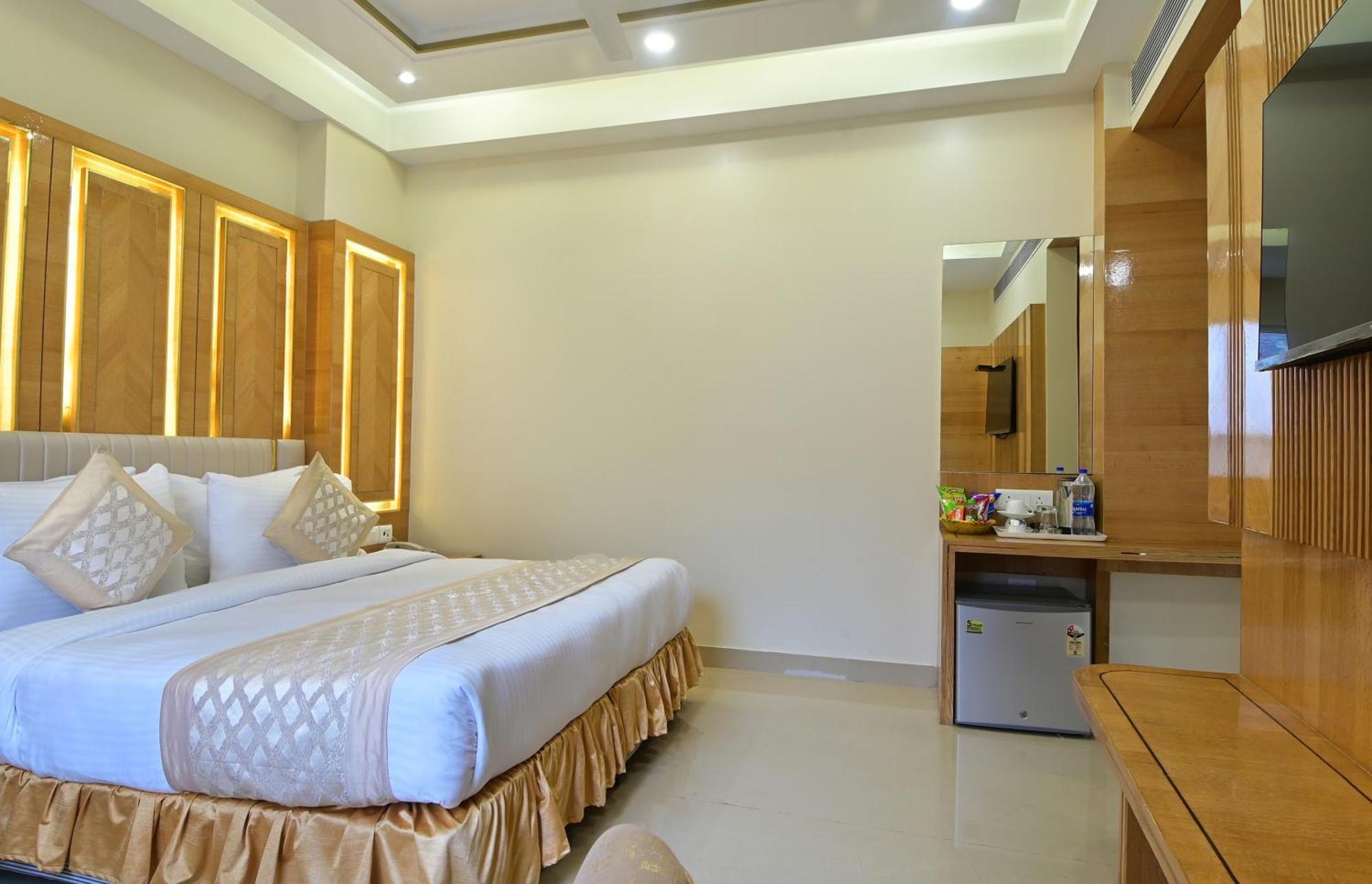 Hotel Gold Palace - 03 Mins Walk From New Delhi Railway Station Экстерьер фото