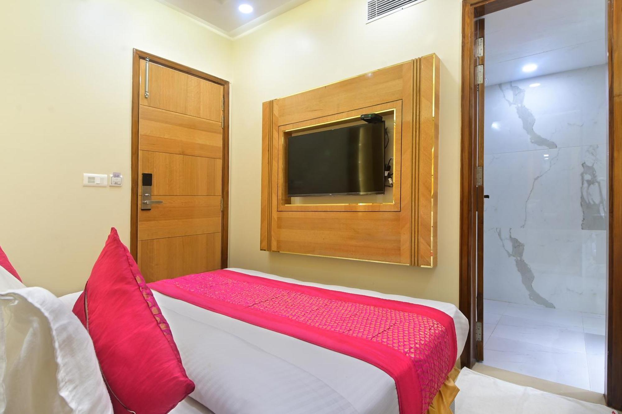 Hotel Gold Palace - 03 Mins Walk From New Delhi Railway Station Экстерьер фото