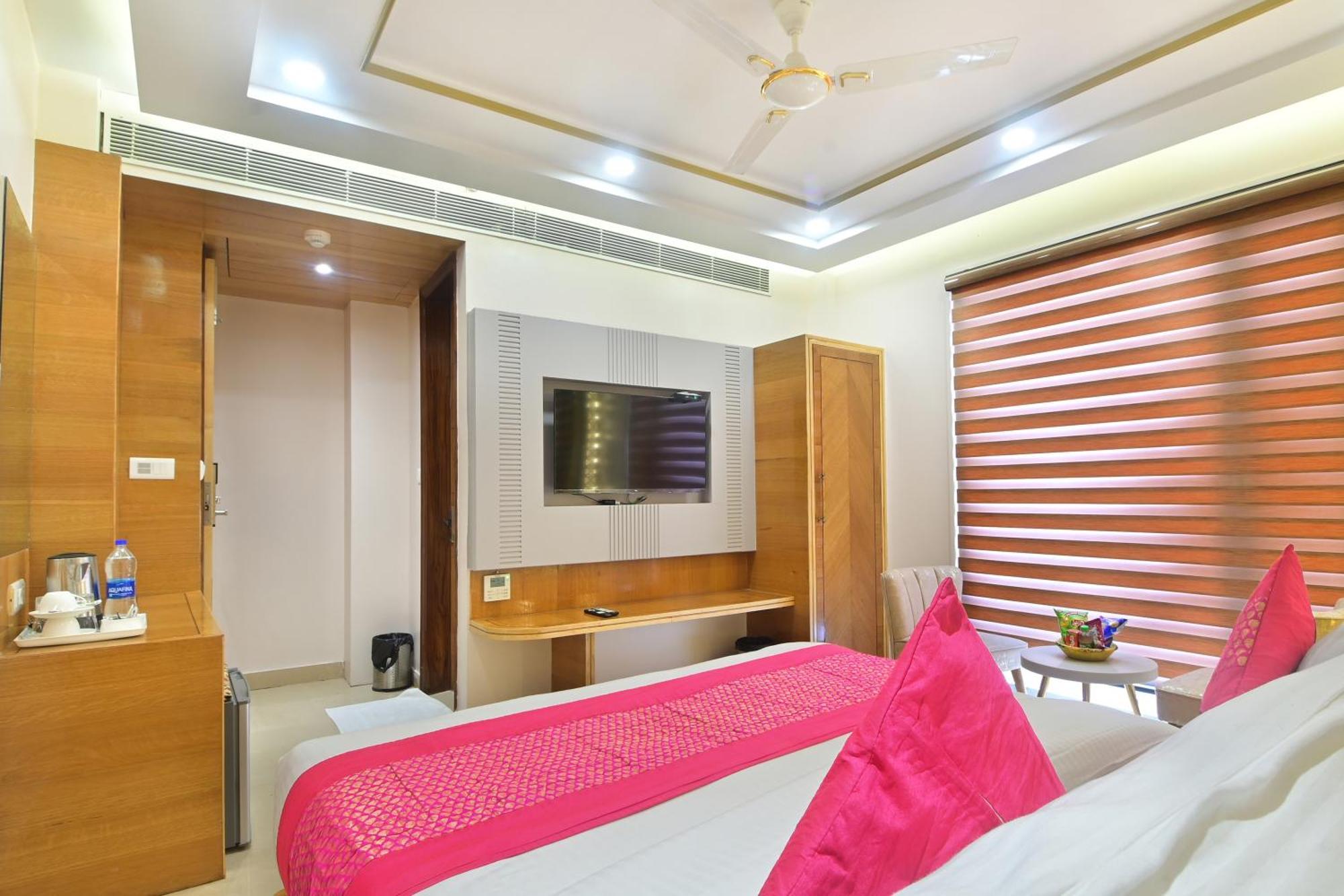 Hotel Gold Palace - 03 Mins Walk From New Delhi Railway Station Экстерьер фото