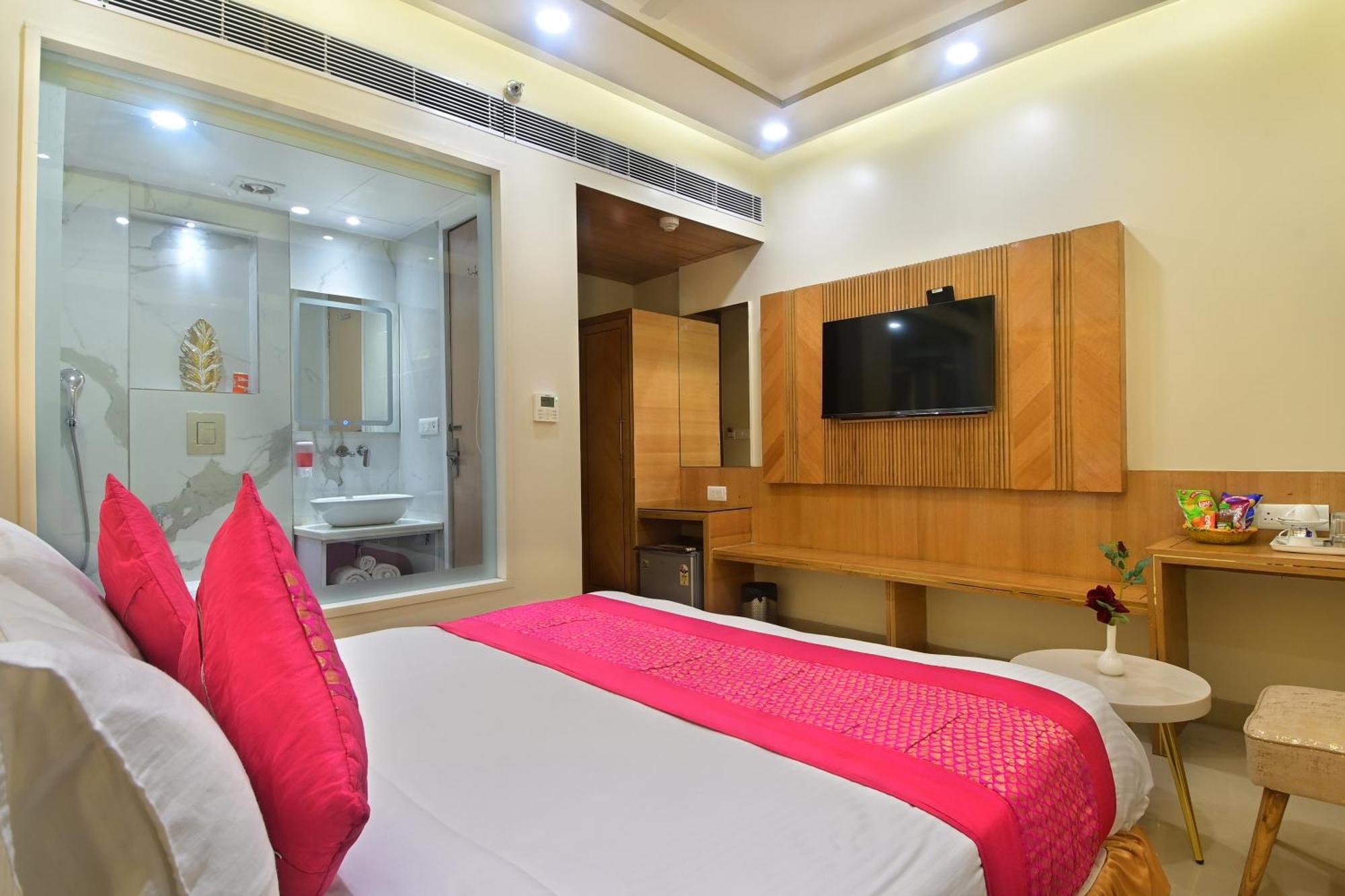 Hotel Gold Palace - 03 Mins Walk From New Delhi Railway Station Экстерьер фото