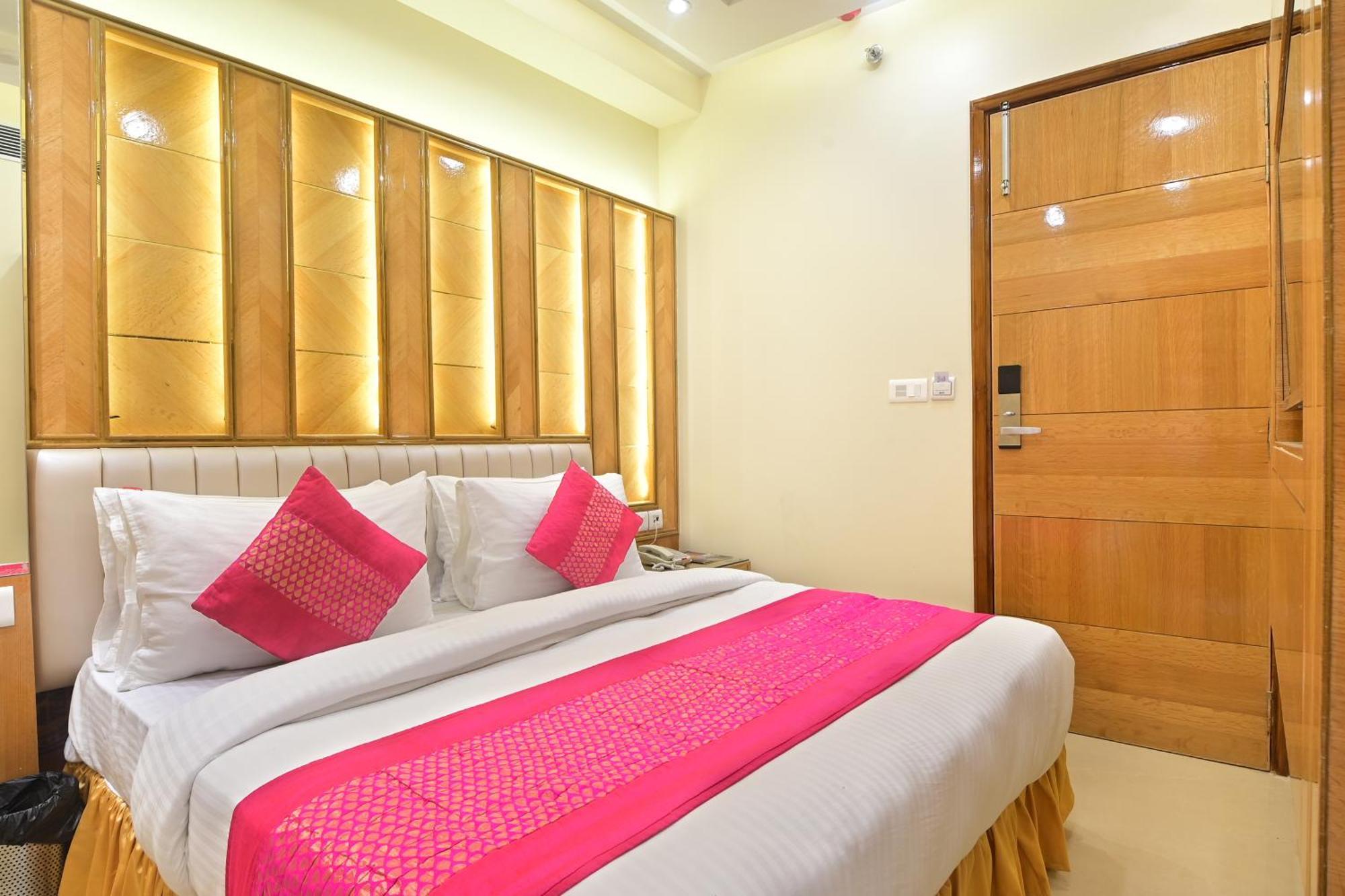 Hotel Gold Palace - 03 Mins Walk From New Delhi Railway Station Экстерьер фото