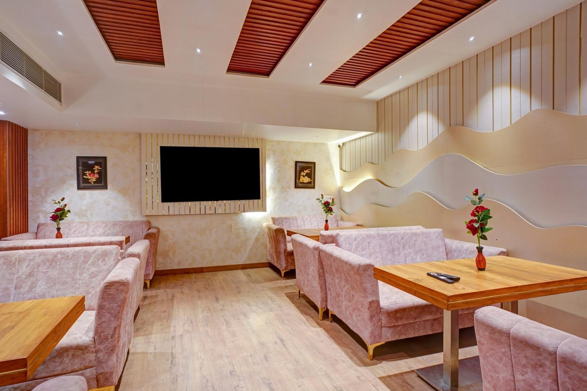 Hotel Gold Palace - 03 Mins Walk From New Delhi Railway Station Экстерьер фото