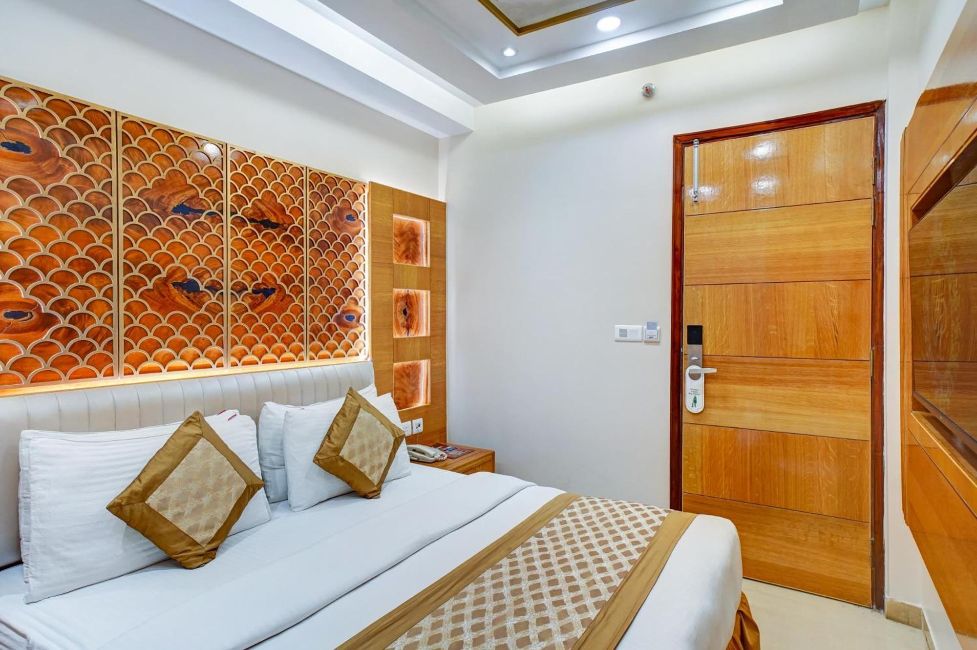 Hotel Gold Palace - 03 Mins Walk From New Delhi Railway Station Экстерьер фото