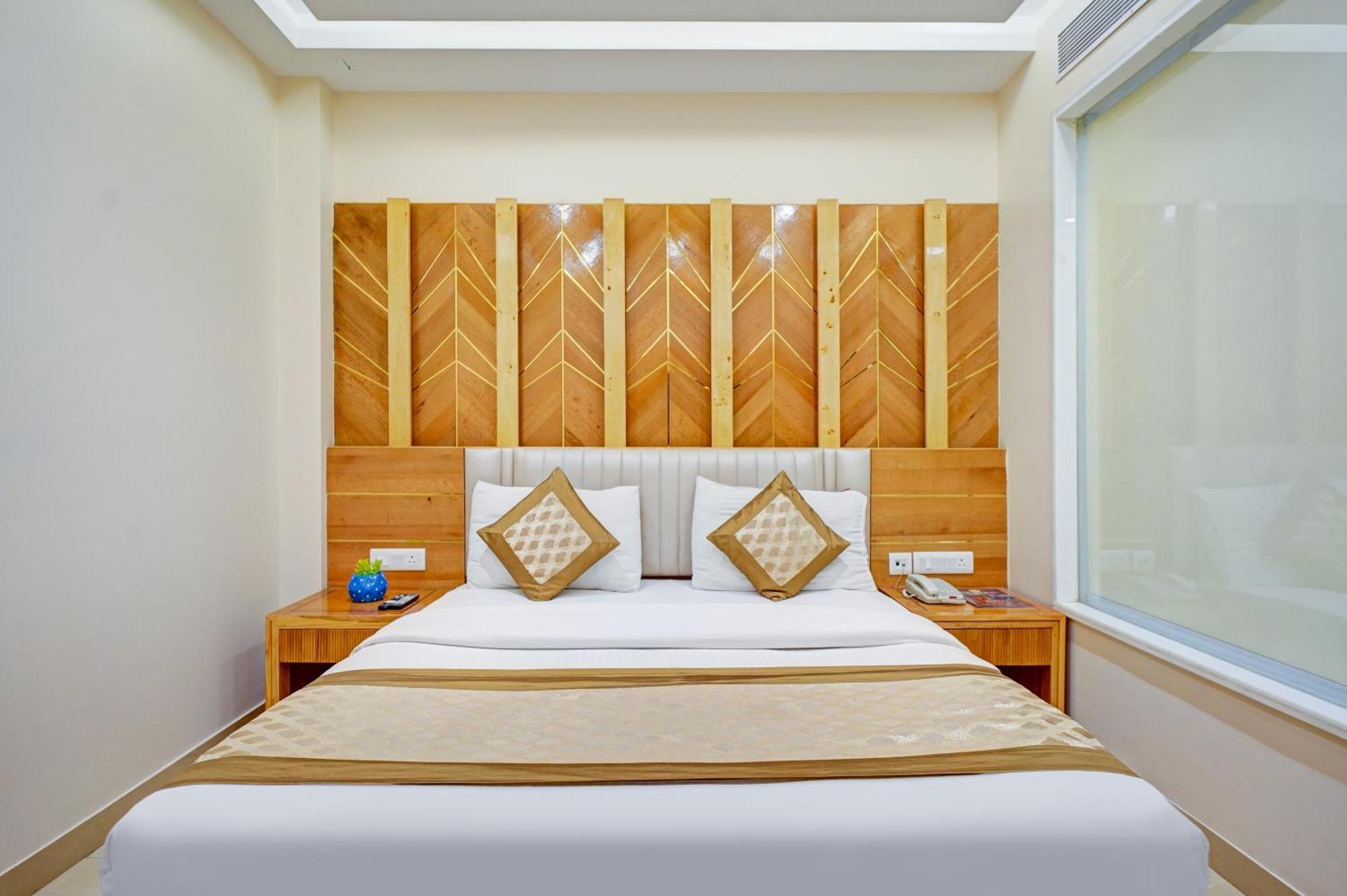 Hotel Gold Palace - 03 Mins Walk From New Delhi Railway Station Экстерьер фото