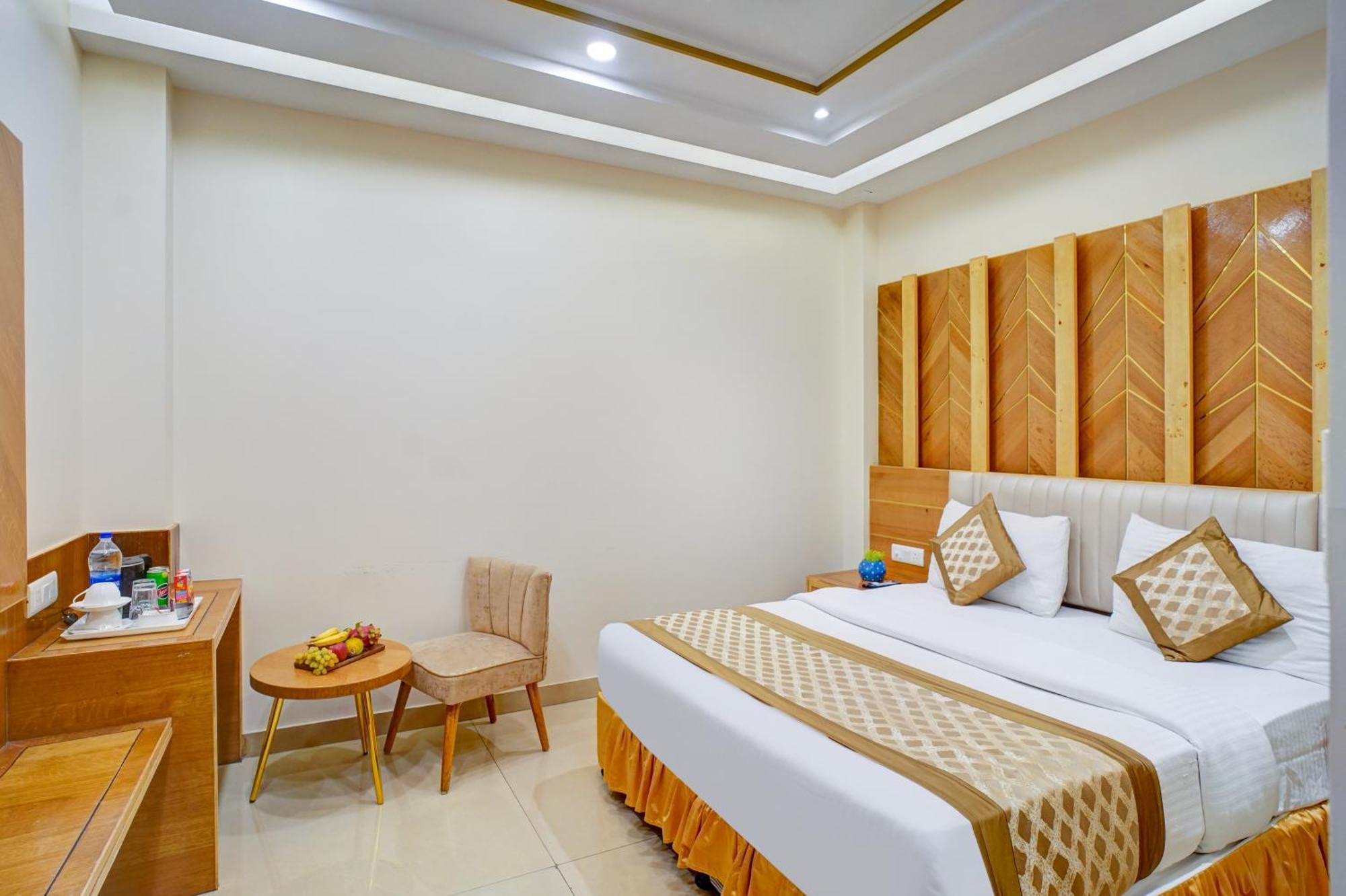 Hotel Gold Palace - 03 Mins Walk From New Delhi Railway Station Экстерьер фото